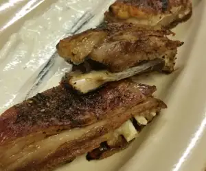 Plevrakia (grilled lamb ribs)