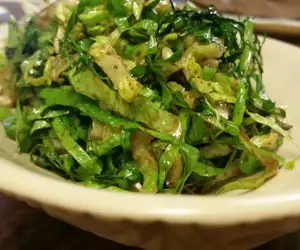 Maroulosalata- romaine, scallion and dill